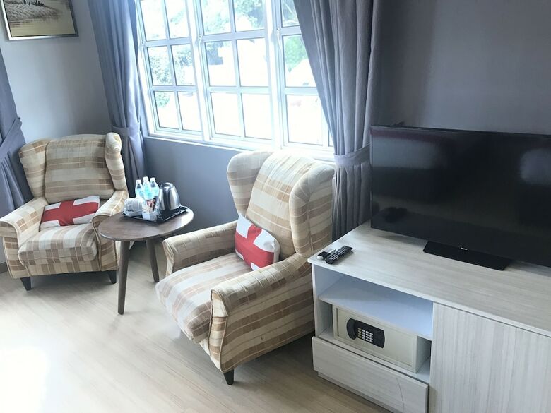 Bed & Breakfast Smurf Inn Homestay