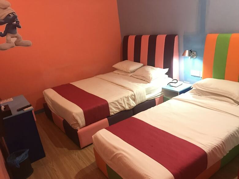 Bed & Breakfast Smurf Inn Homestay