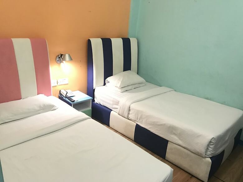 Bed & Breakfast Smurf Inn Homestay