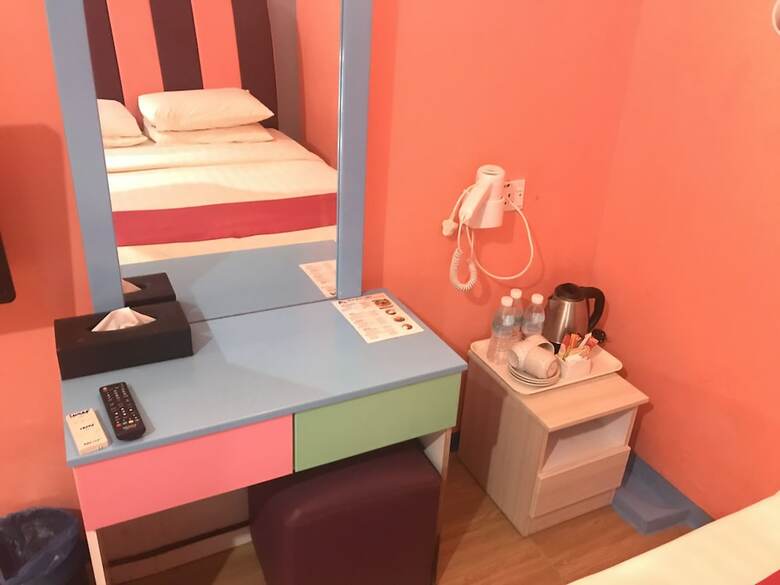 Bed & Breakfast Smurf Inn Homestay