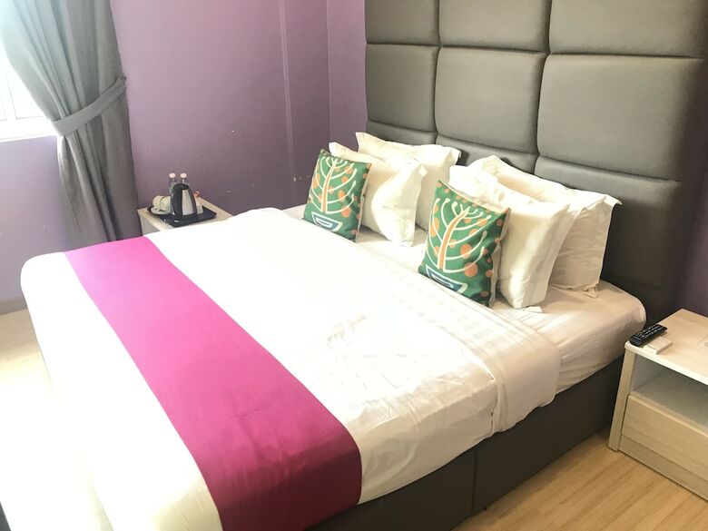 Bed & Breakfast Smurf Inn Homestay