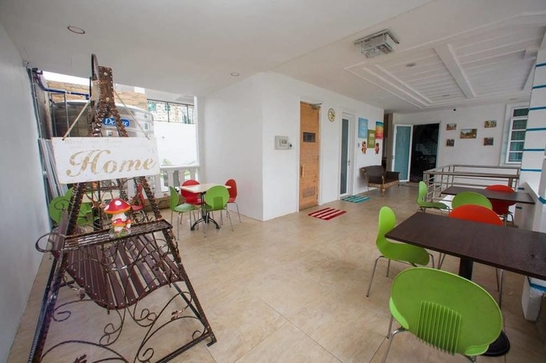 Bed & Breakfast Smurf Inn Homestay