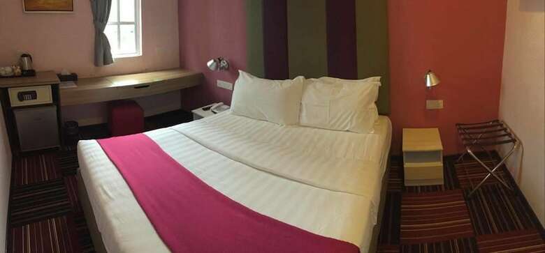 Bed & Breakfast Smurf Inn Homestay
