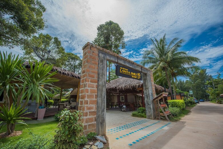 Hotel Lanta Smile Resort @longbeach