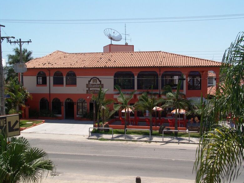 La Alhambra Apart Hotel