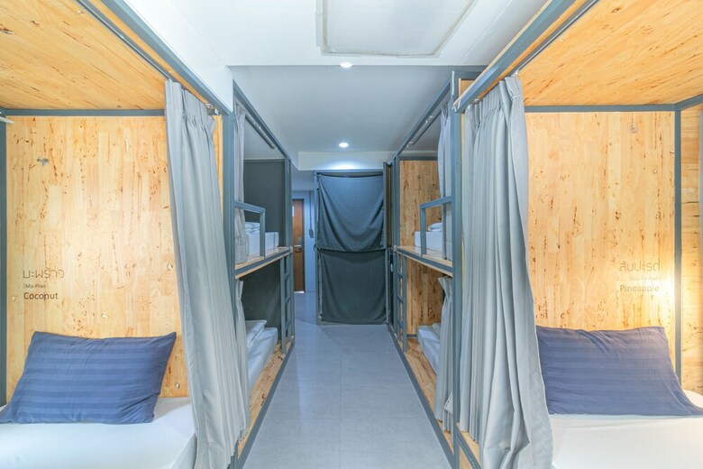 Hostal Plubpla Hostel
