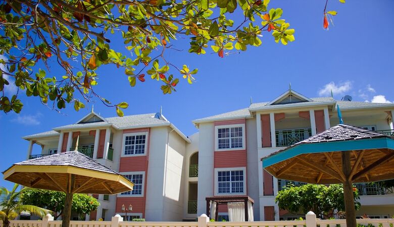Hotel Bay Gardens Beach Resort
