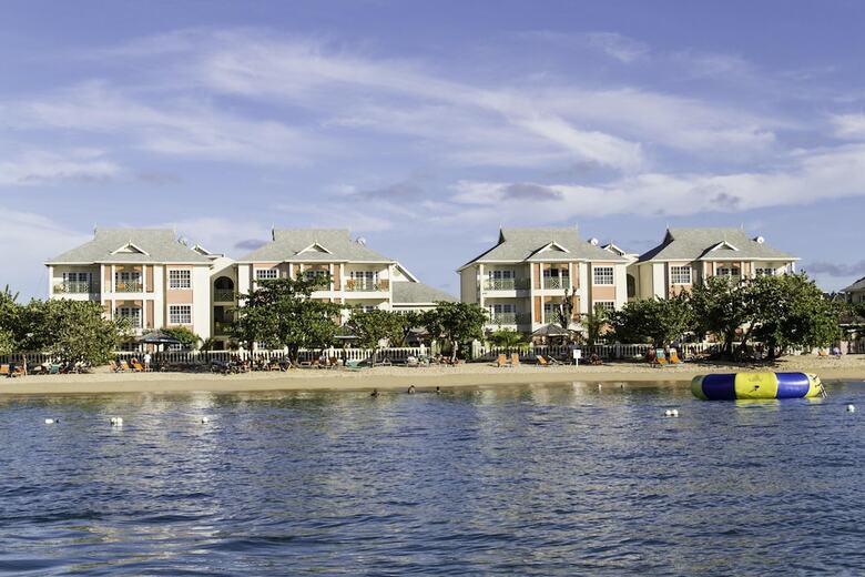 Hotel Bay Gardens Beach Resort