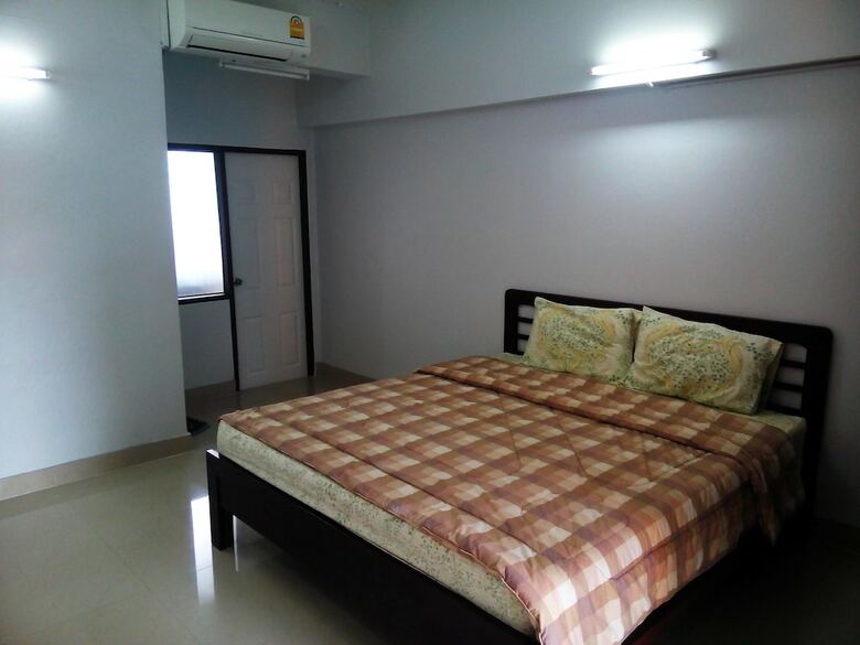 New Wanchai Hotel Pakchong