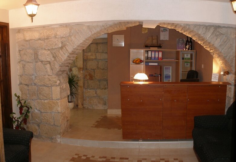 Hotel Carol Rooms