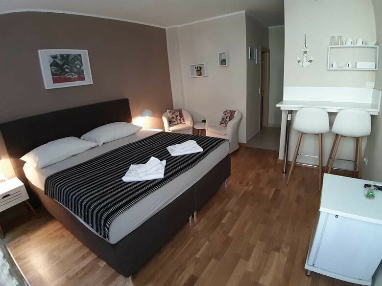 Hotel Carol Rooms