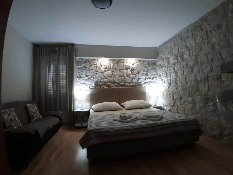 Hotel Carol Rooms