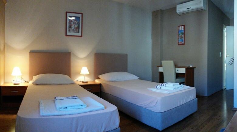 Hotel Carol Rooms