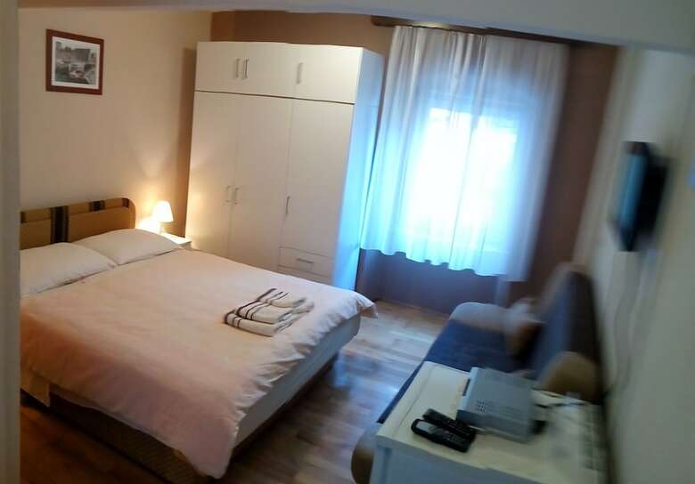 Hotel Carol Rooms