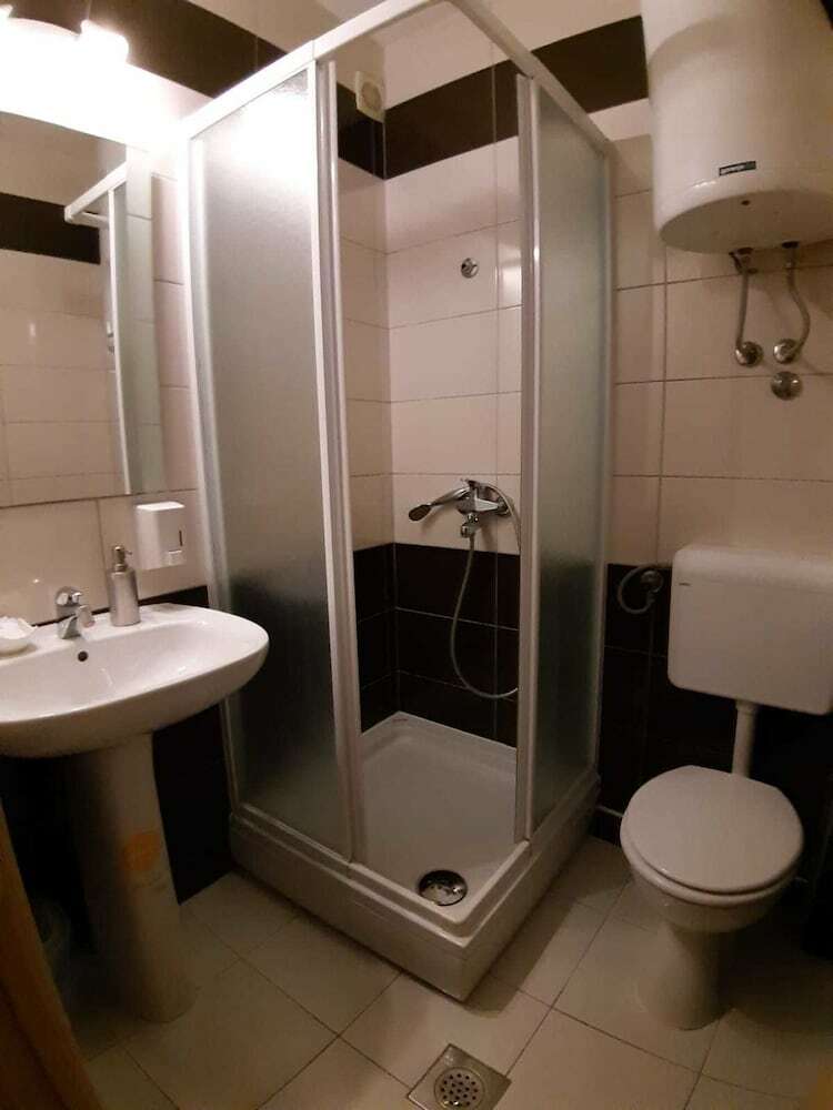 Hotel Carol Rooms