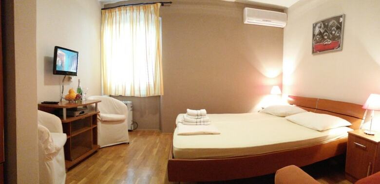 Hotel Carol Rooms