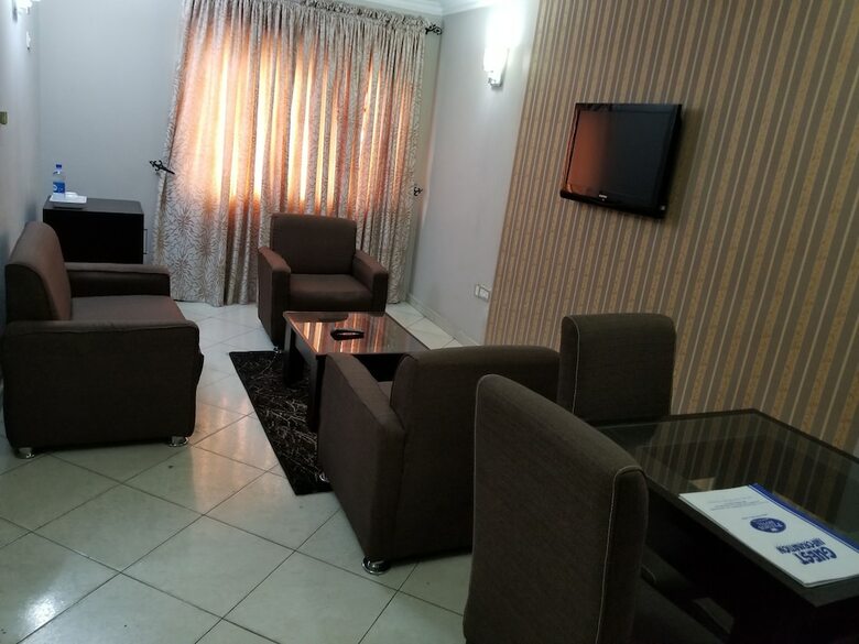 Hotel Peemos Place Warri