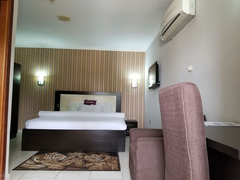 Hotel Peemos Place Warri