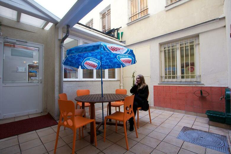 Hostal Bastille Hostel