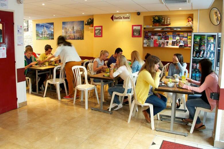 Hostal Bastille Hostel
