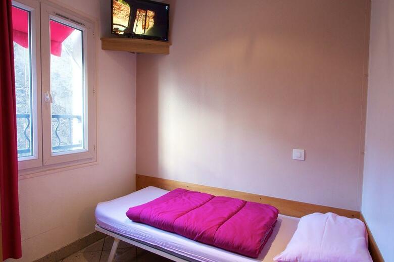 Hostal Bastille Hostel