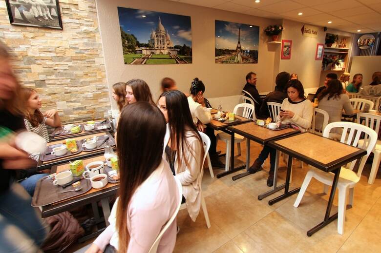 Hostal Bastille Hostel