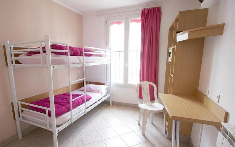 Hostal Bastille Hostel