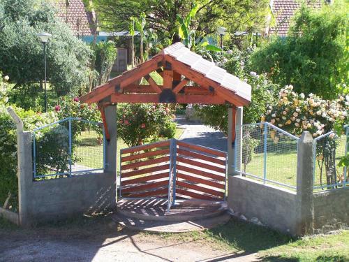 Lodge Caba�as Y Hotel Ebemys