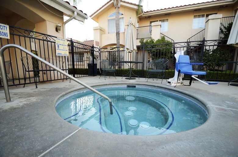 Hotel Garden Inn And Suites