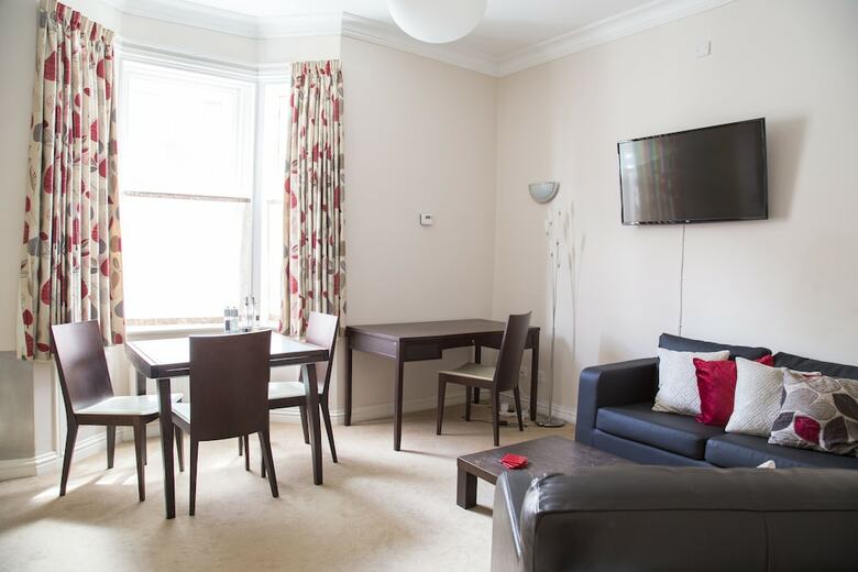 Norwich Street Apartments (Peymans)