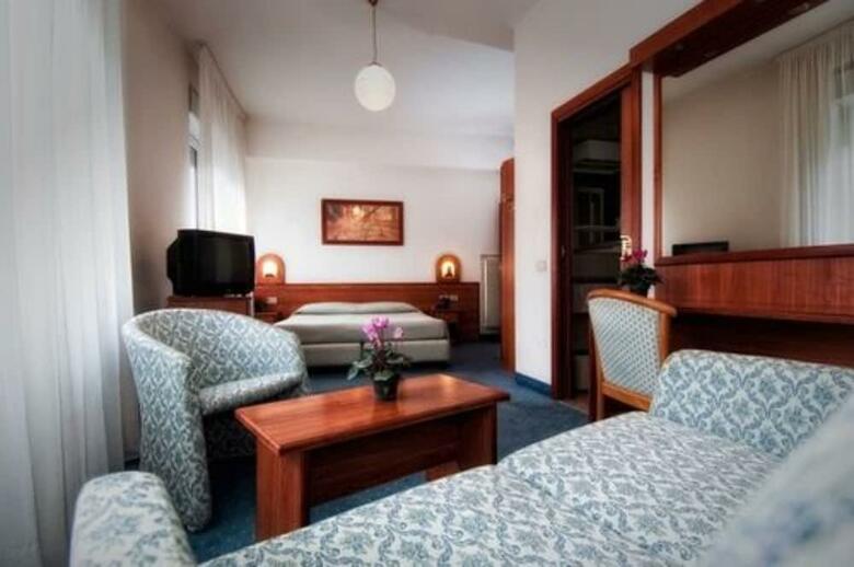 Hotel Everest