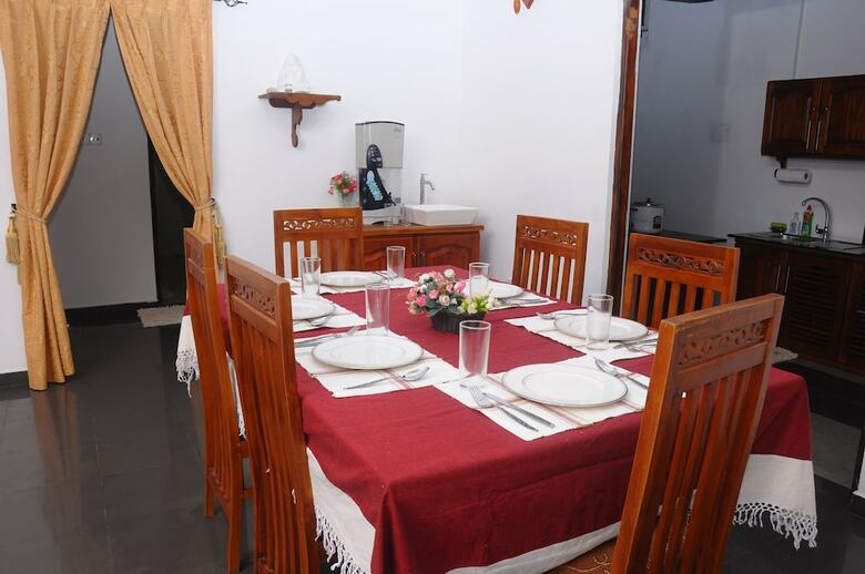 Hotel Colombo Village