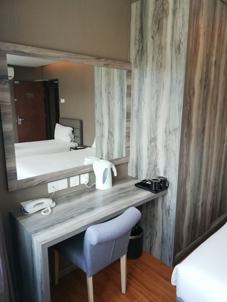 Insta Hotel