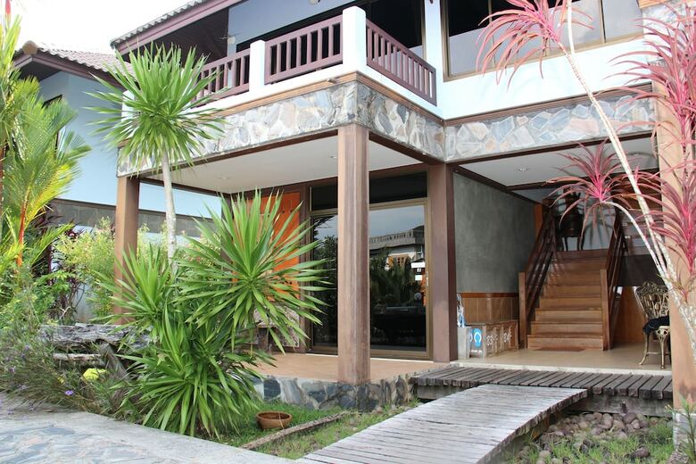 Hotel Baanrimnam Resort Trat
