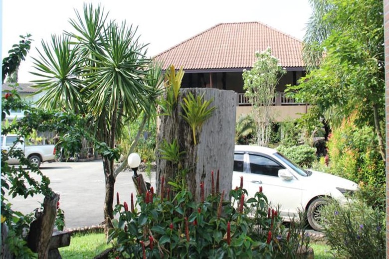 Hotel Baanrimnam Resort Trat