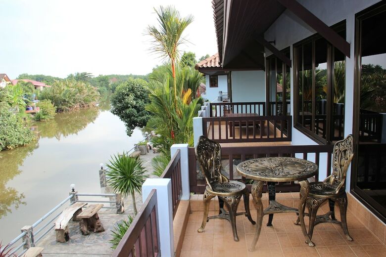 Hotel Baanrimnam Resort Trat