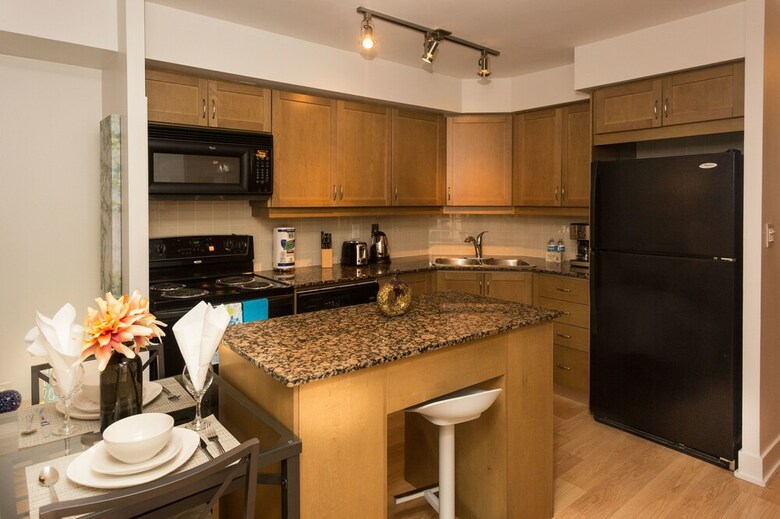 Red Maple Suites - Blue Jays Way