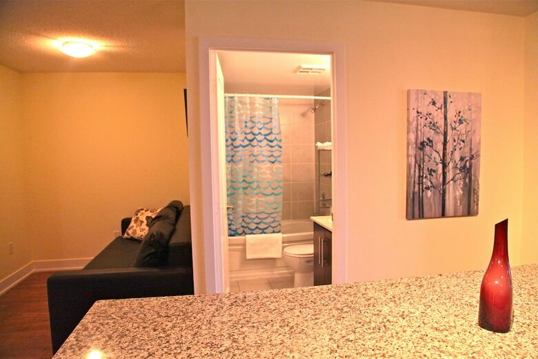 Red Maple Suites - Blue Jays Way