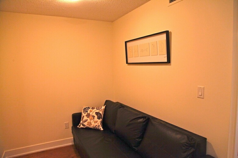 Red Maple Suites - Blue Jays Way