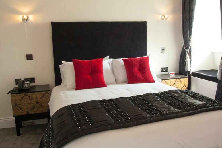 Ship Leopard Boutique Hotel