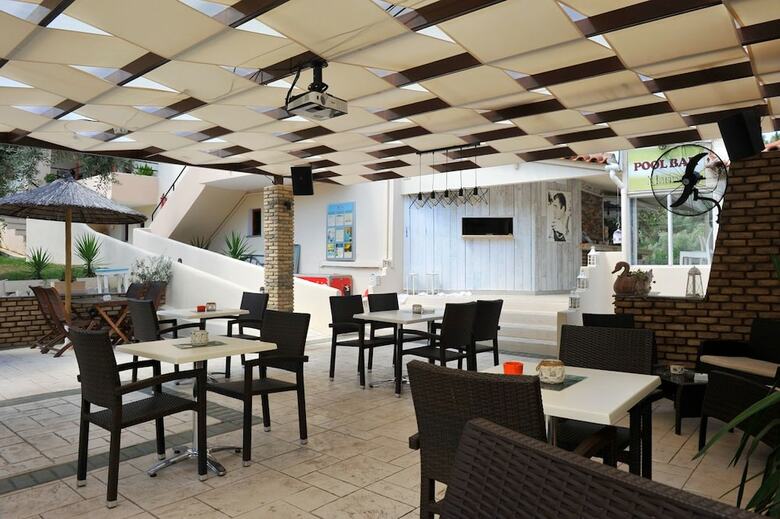 Marina Hotel