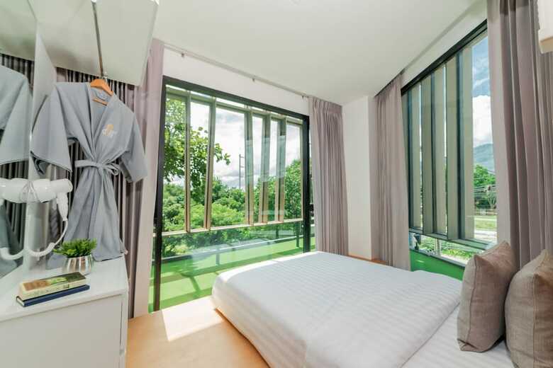 Pause And Play Hotel
