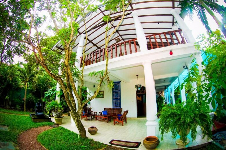 Hotel Mothers Place Nimala