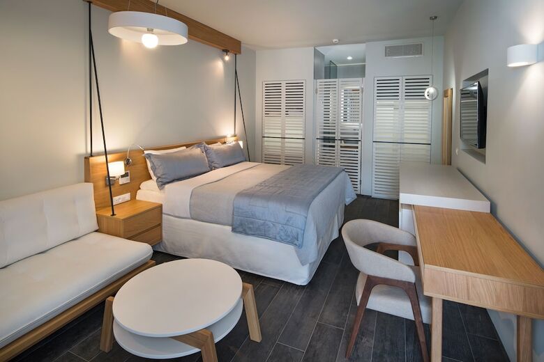 Hotel Meltemi Excelsior Suites And Spa