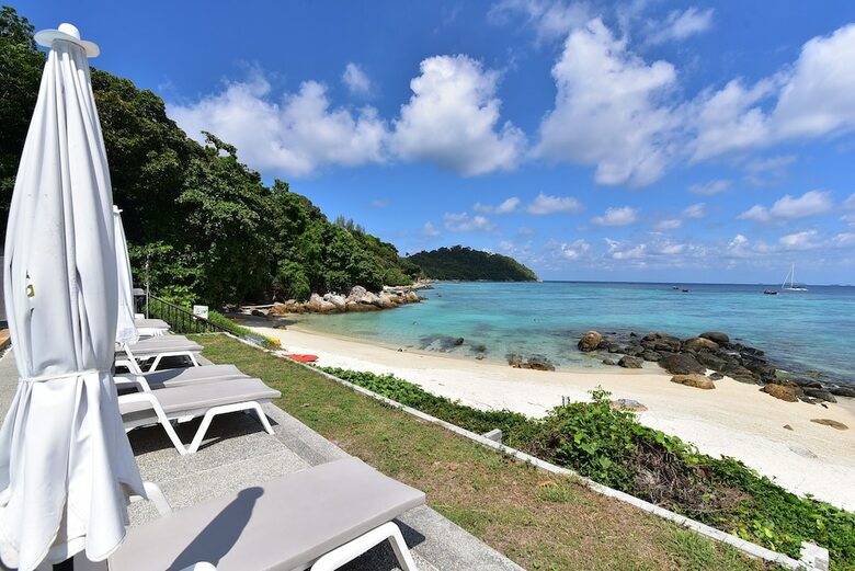 Hotel Asara Private Beach Resort