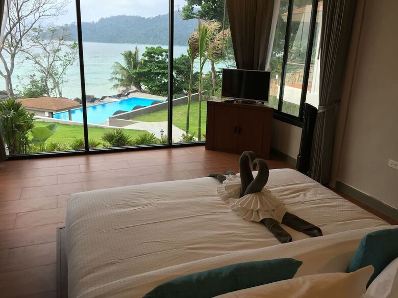 Hotel Asara Private Beach Resort