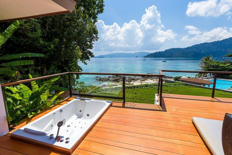 Hotel Asara Private Beach Resort