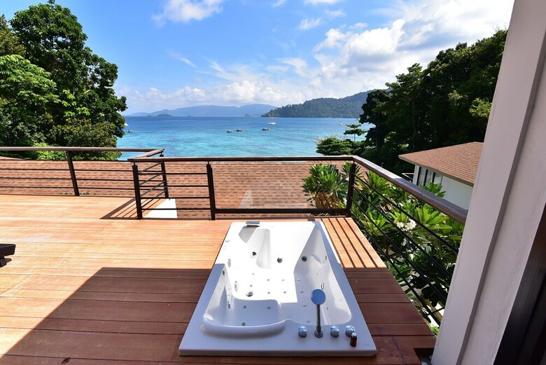 Hotel Asara Private Beach Resort