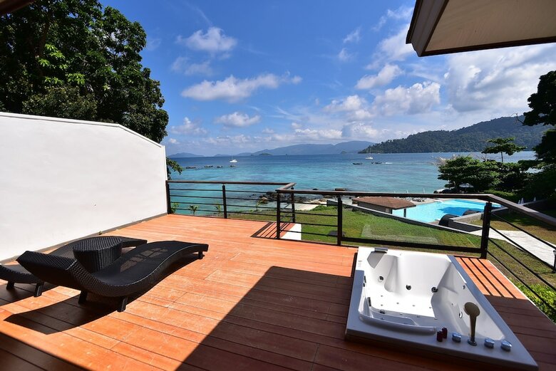Hotel Asara Private Beach Resort