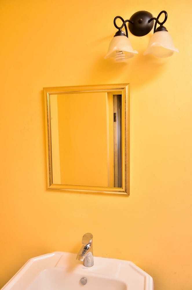 Kingston Sunset Guest Apartment I